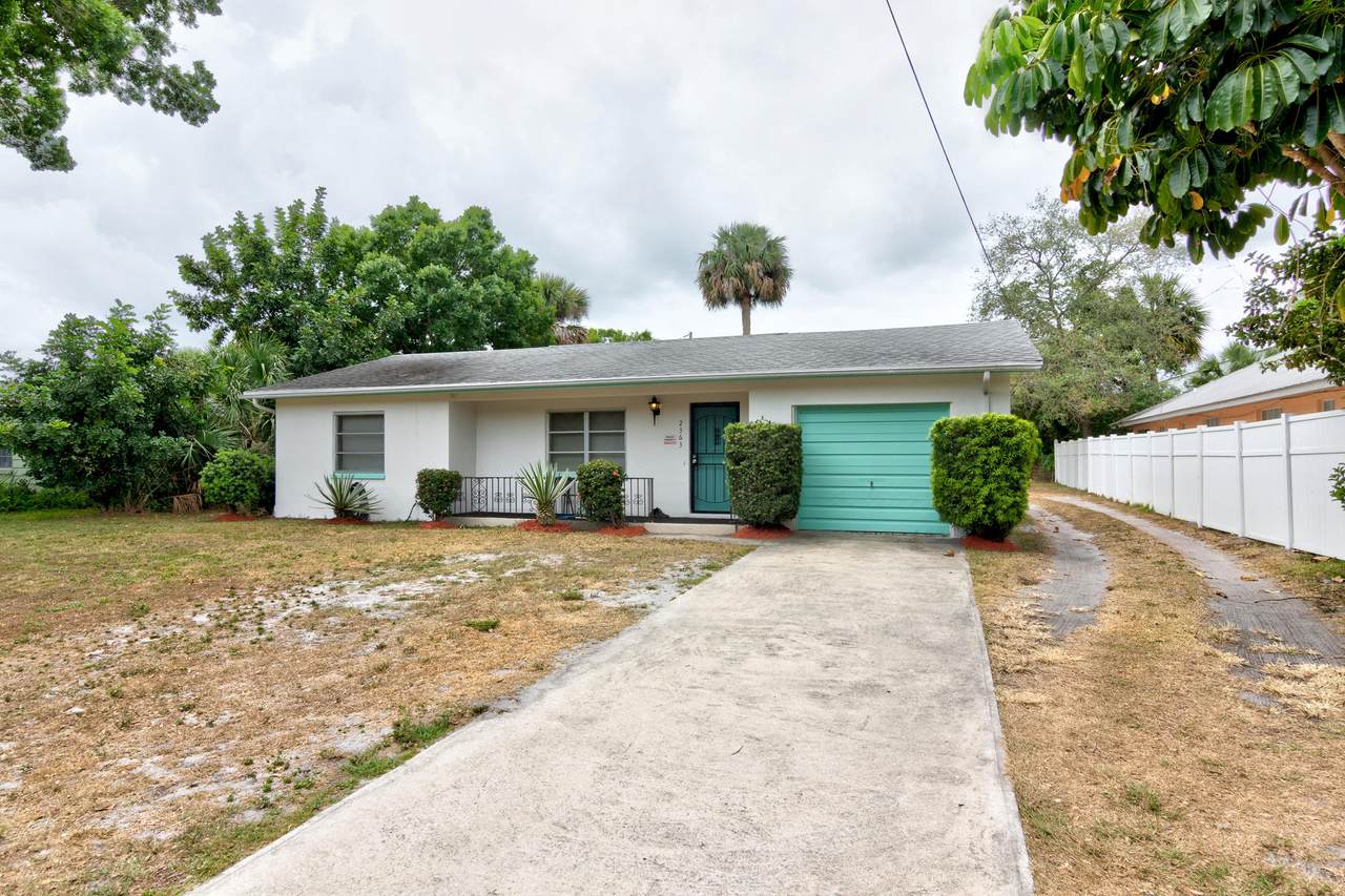 2363 De Soto Avenue - Photo 1