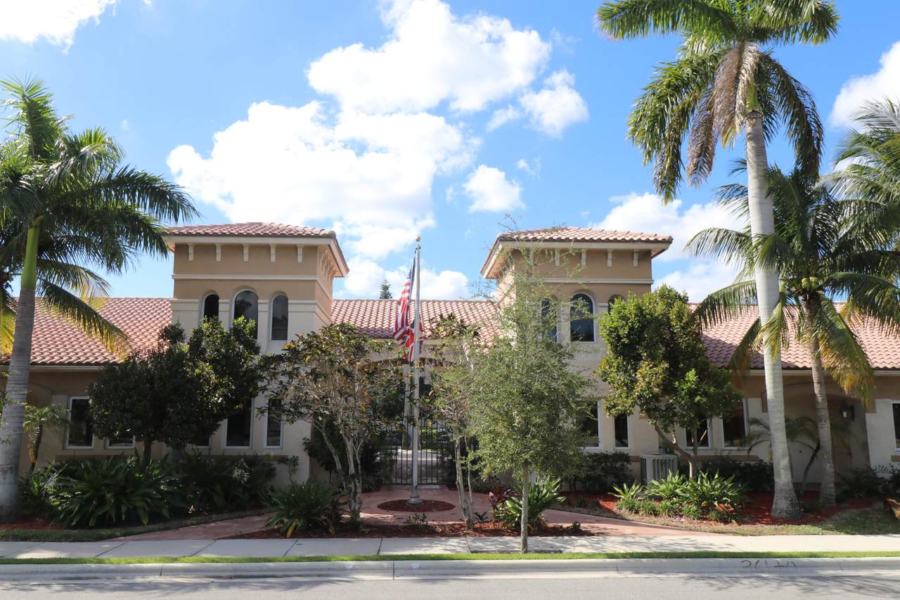 650-660 Hillsboro Boulevard - Photo 1