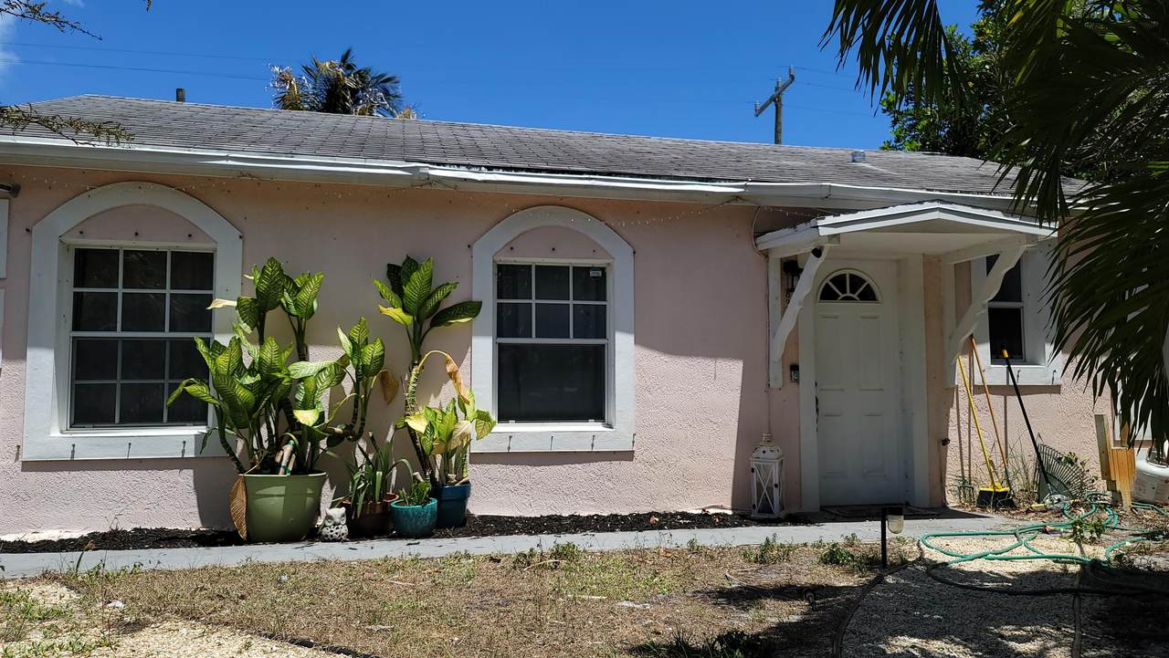 832 E Street - Photo 1