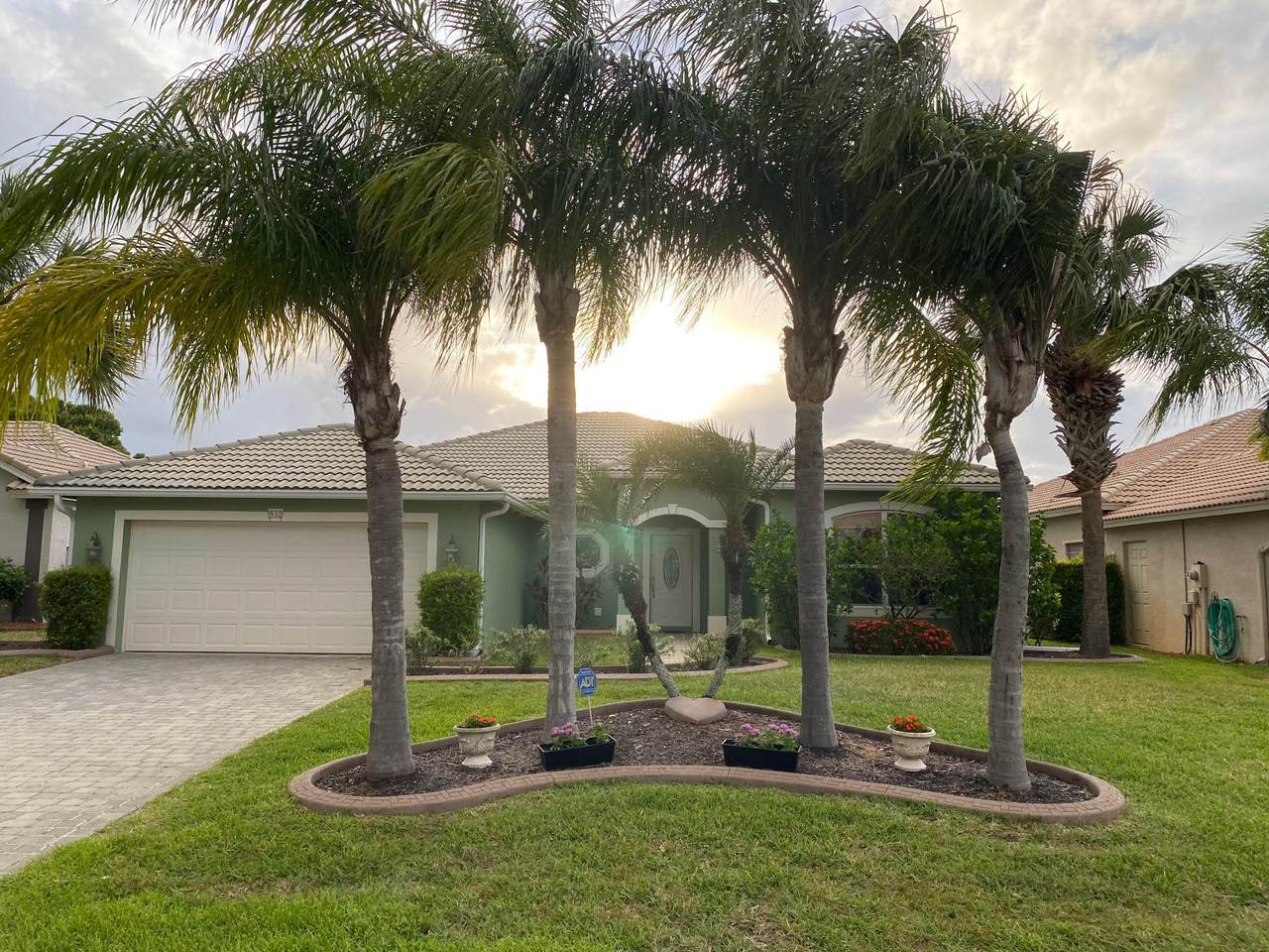 532 Waverly Circle - Photo 1