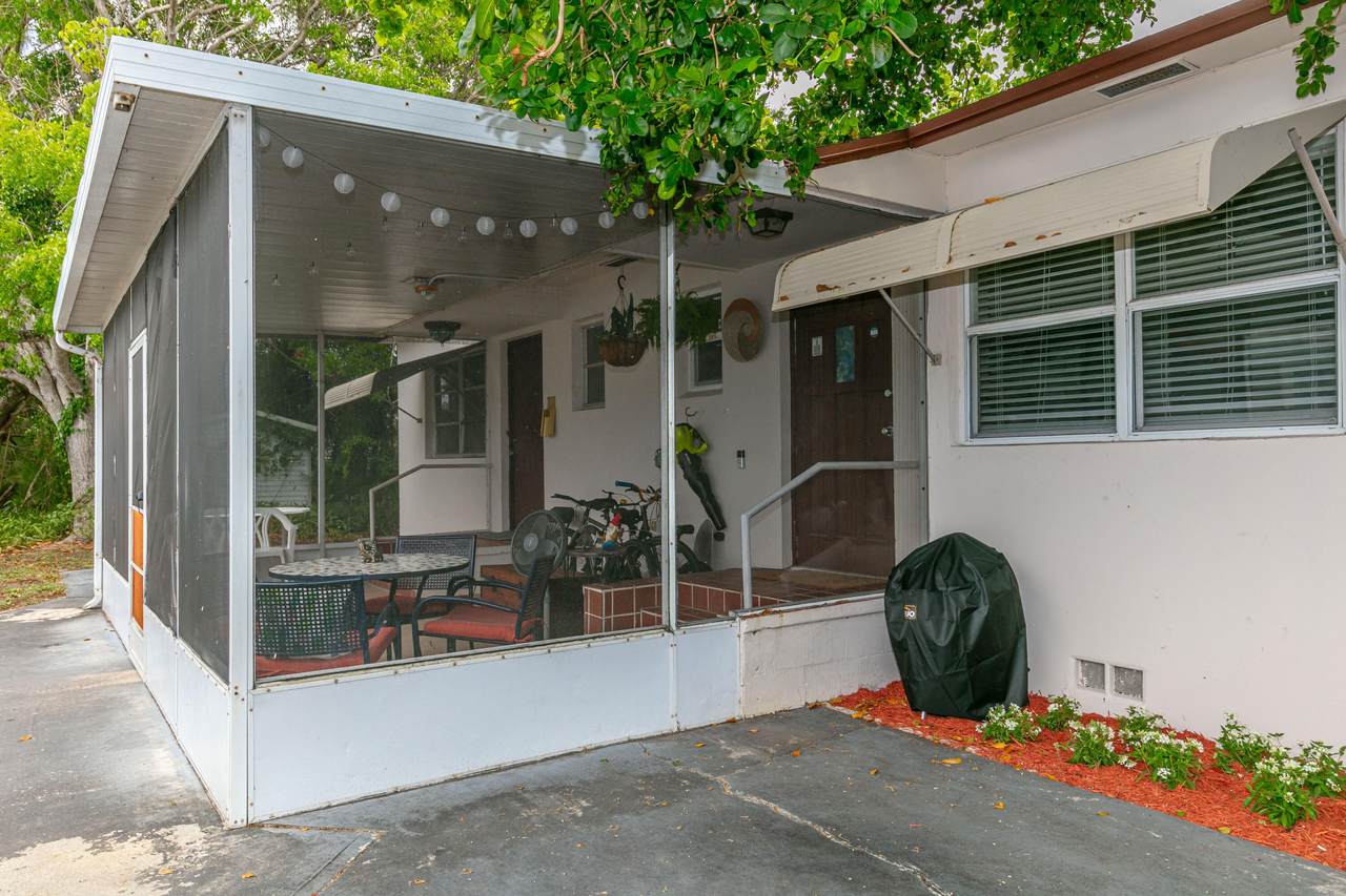 715 Broadway - Photo 1