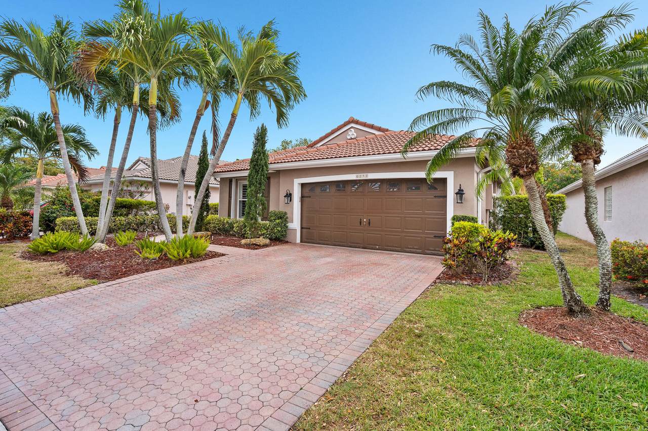 6252 Grand Cypress Circle - Photo 1