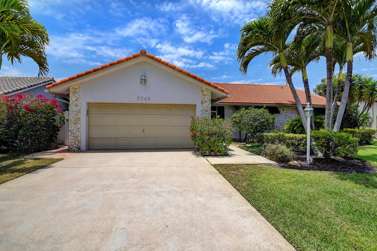 7743 Country Club Boulevard - Photo 1