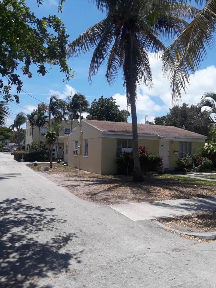 610 35th Street - Photo 1