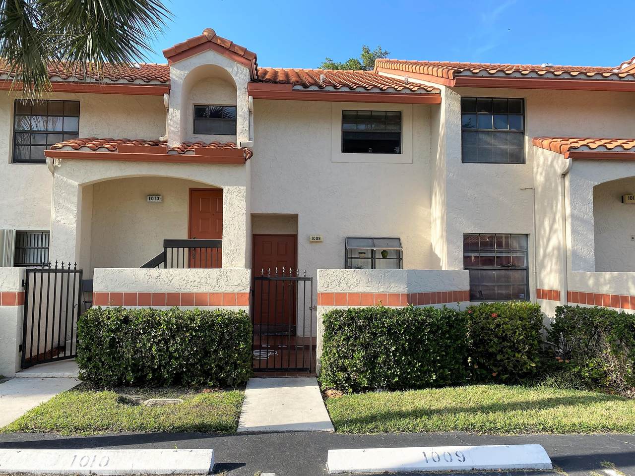 1009 Congressional Way - Photo 1