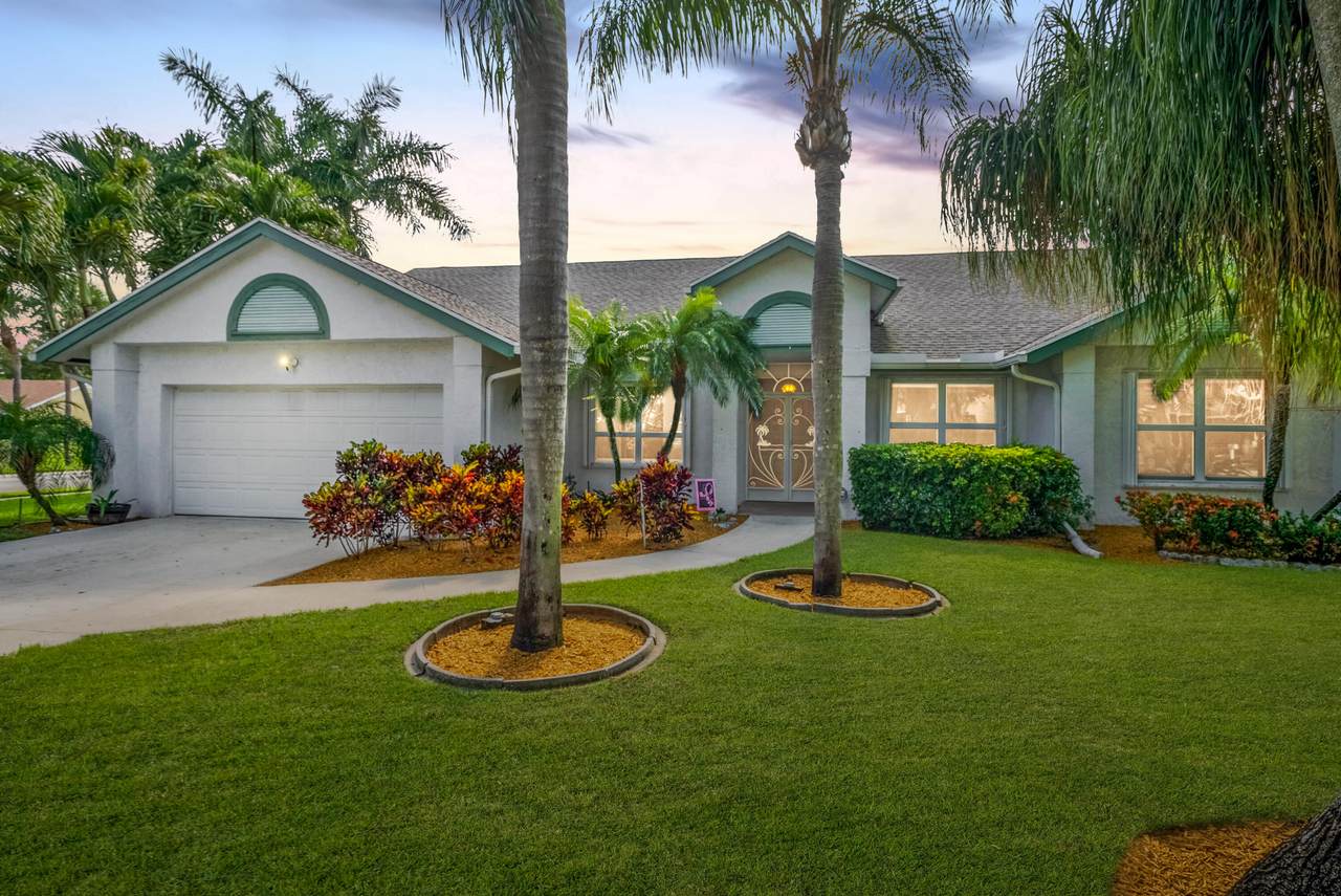 722 Golf Court - Photo 1