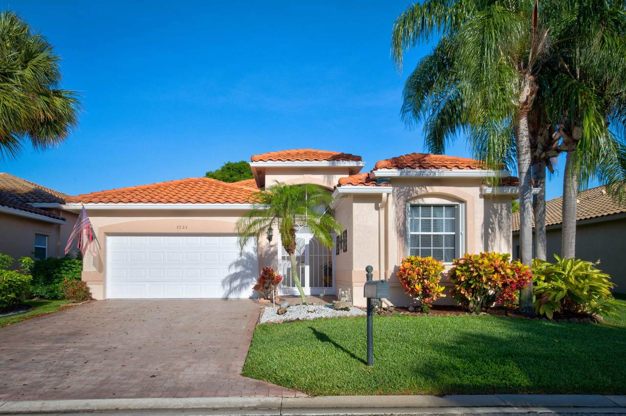 7225 Catania Drive - Photo 1