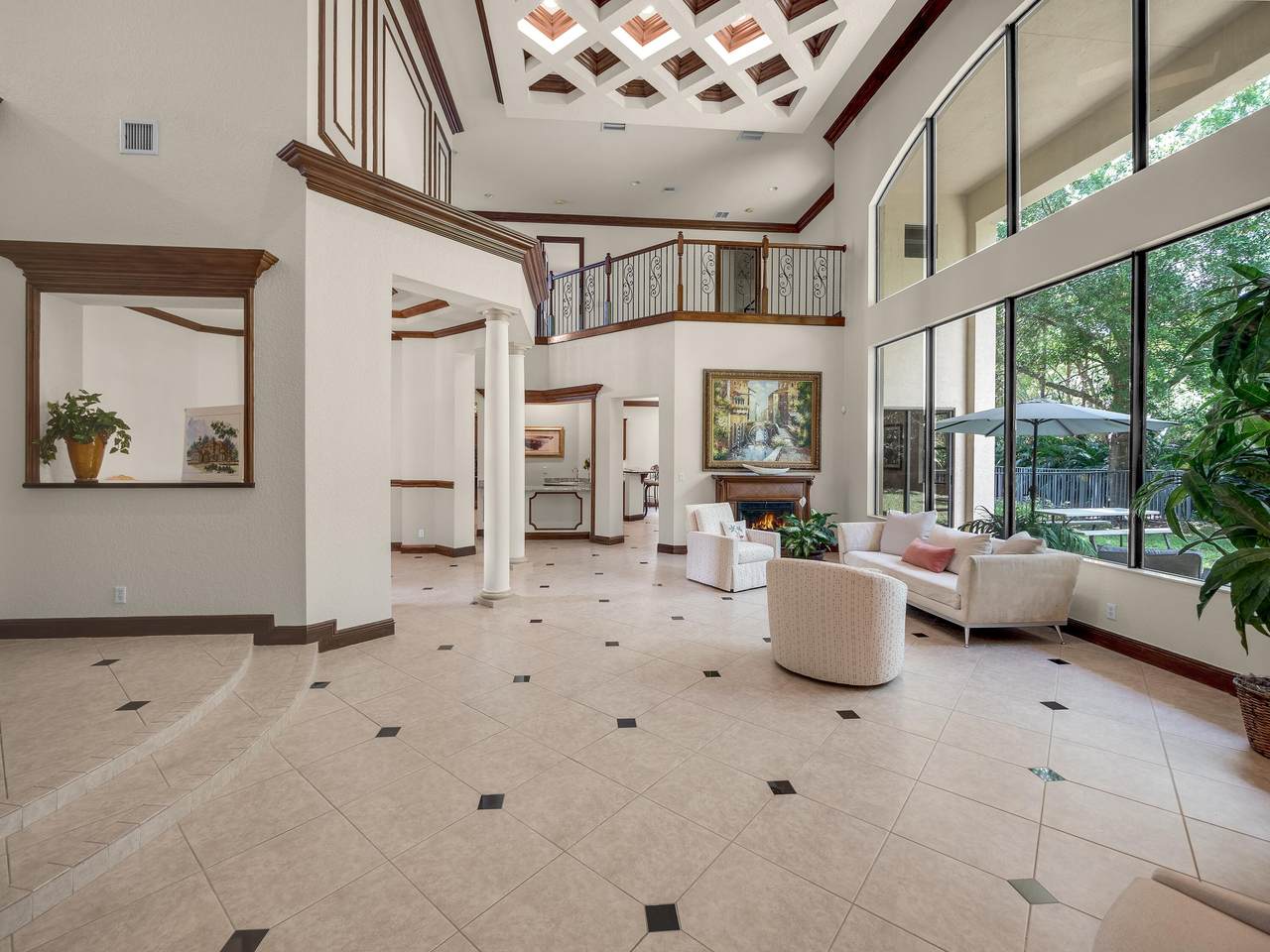 10702 Versailles Boulevard - Photo 1