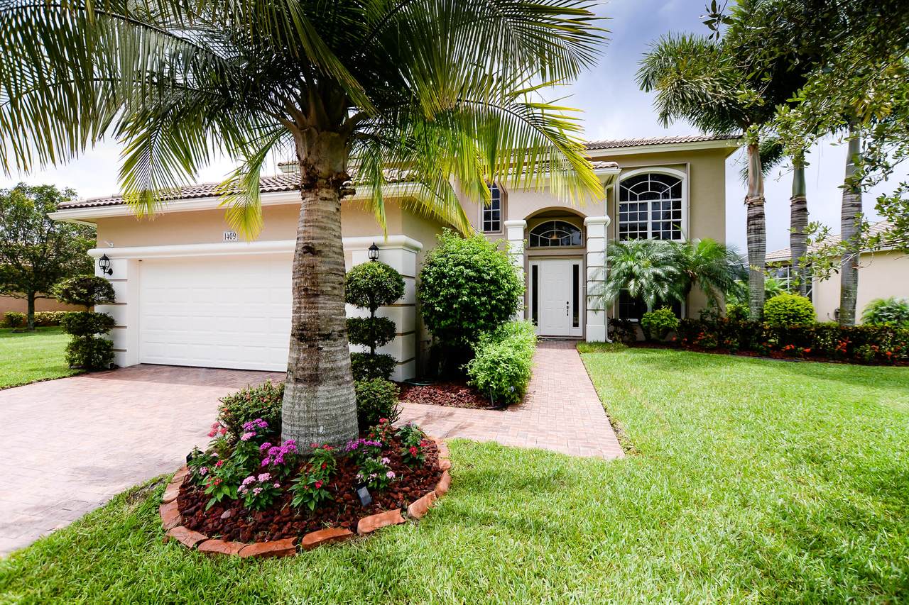 1409 Legacy Cove Circle - Photo 1
