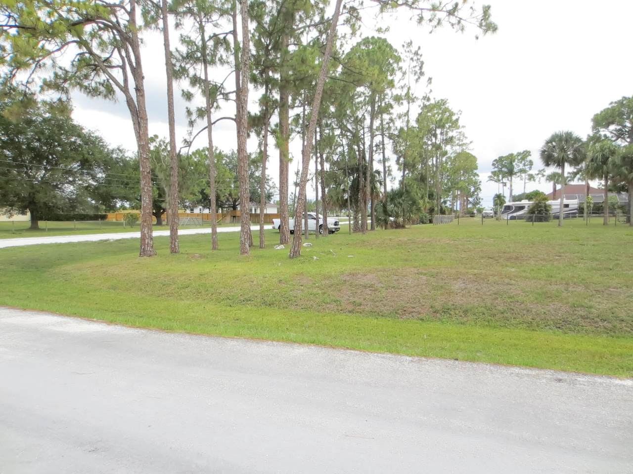 18512 90th Street - Photo 1