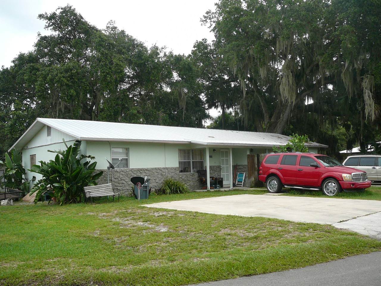 2602 Seneca Avenue - Photo 1