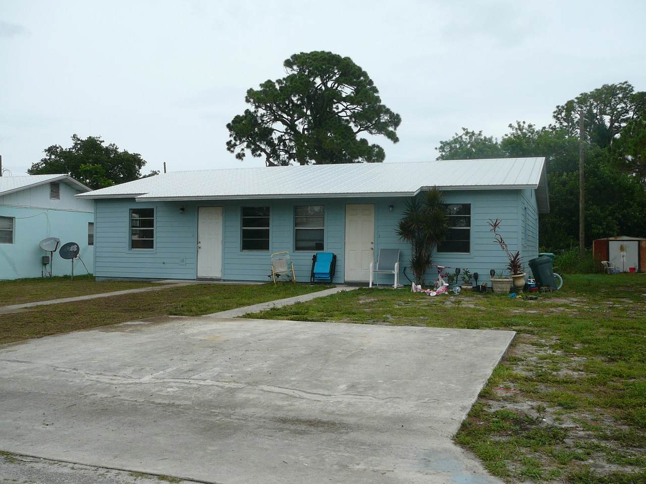 2548 Seneca Avenue - Photo 1