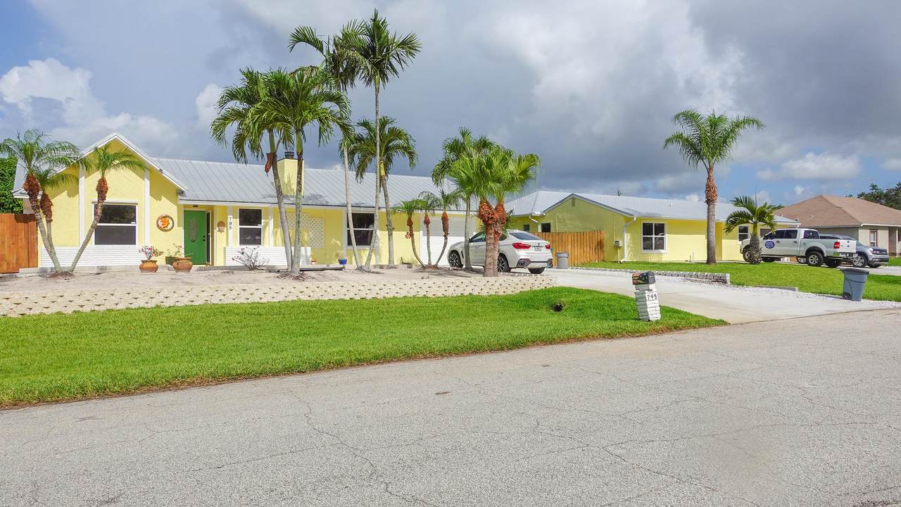 798 Carmelite Street - Photo 1