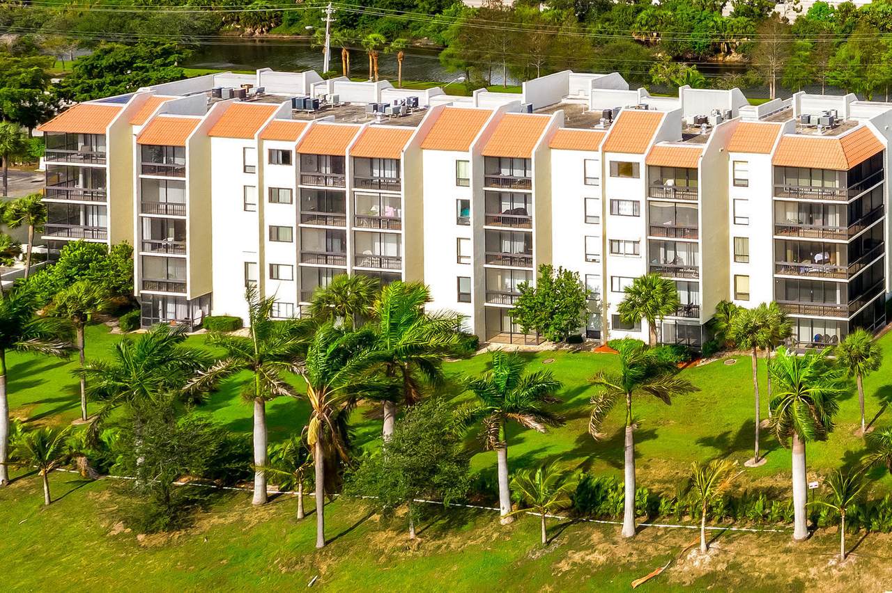 3050 Presidential Way - Photo 1