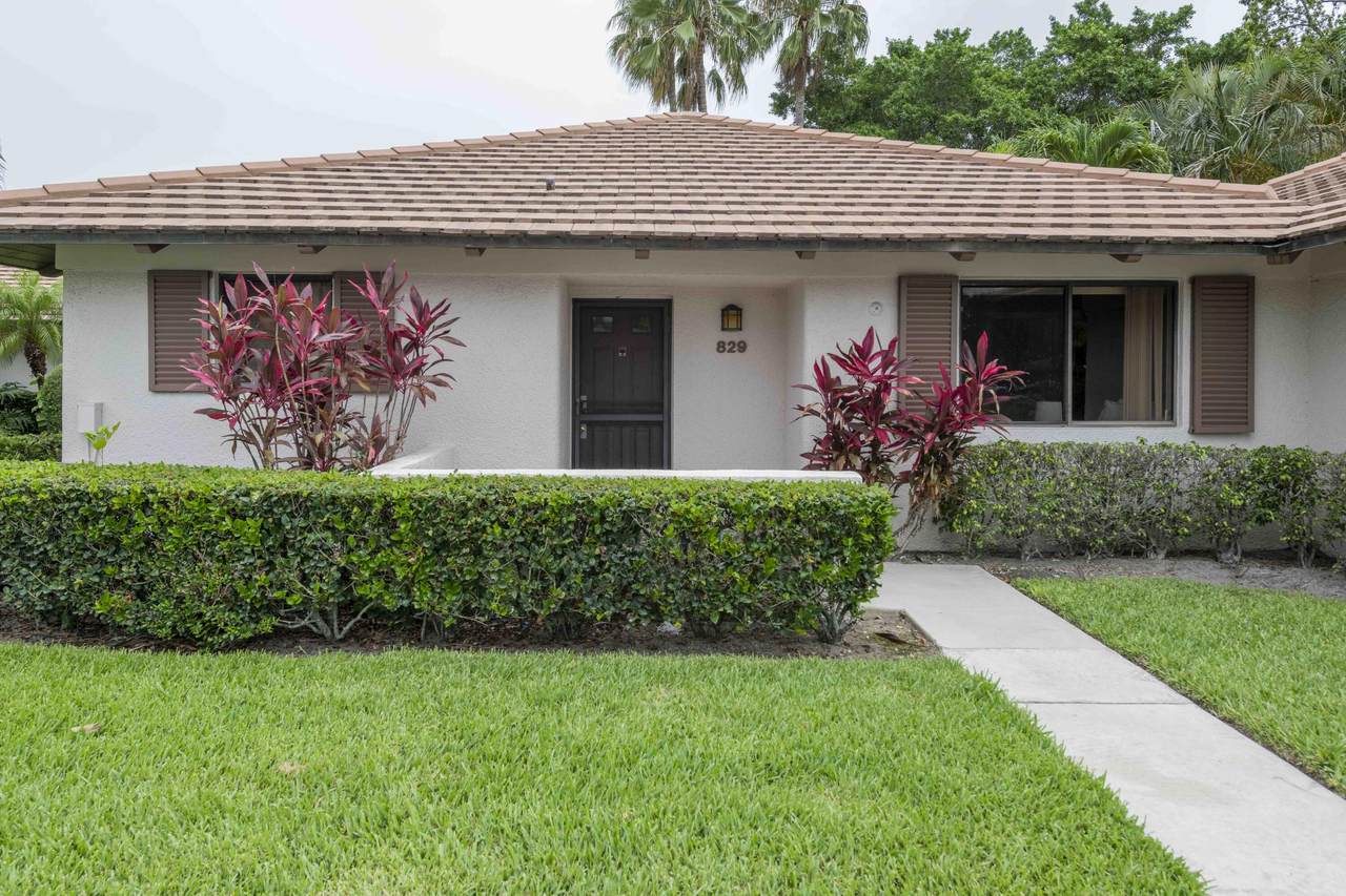 829 Club Drive - Photo 1