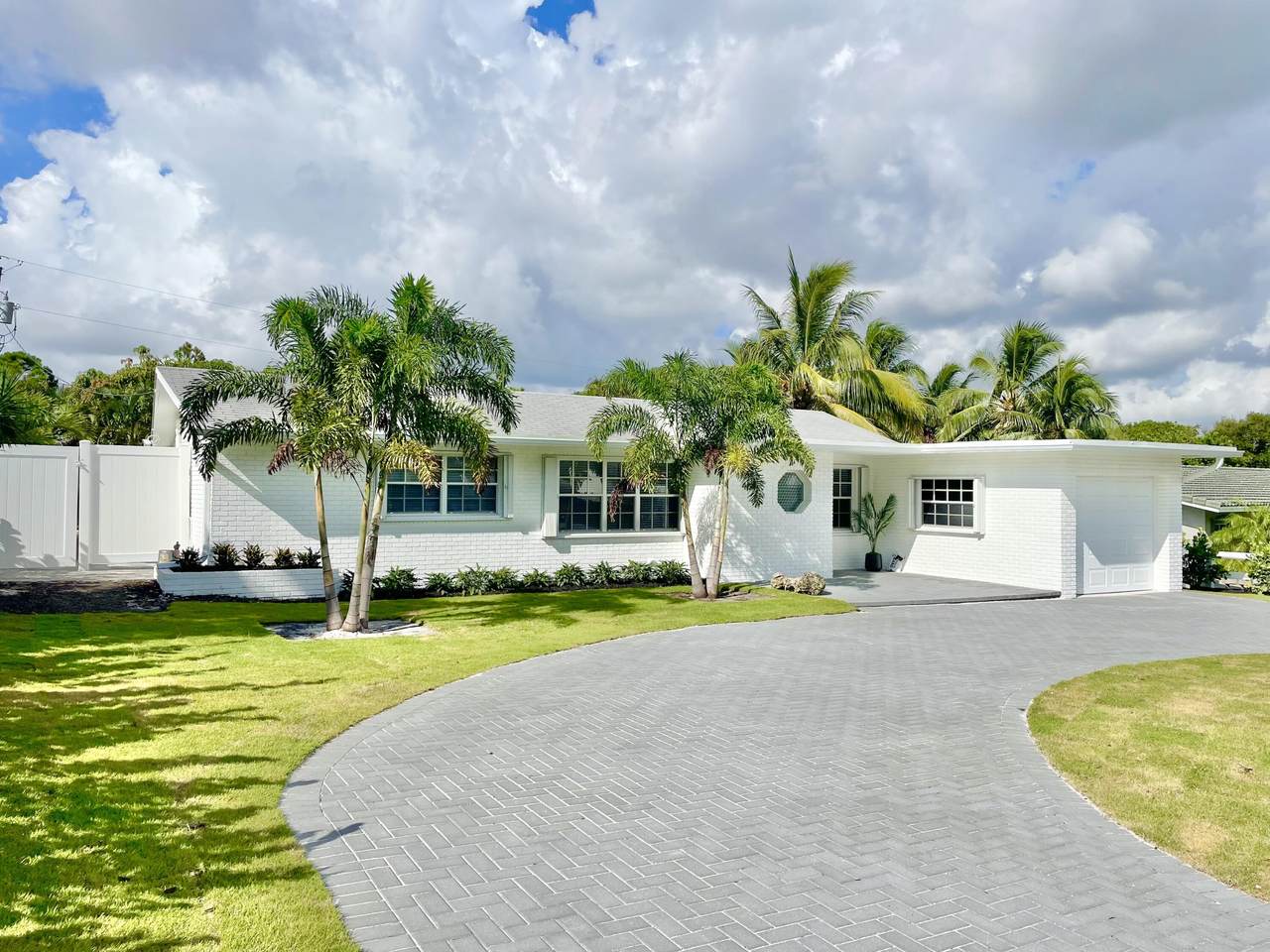 464 11 Street - Photo 1
