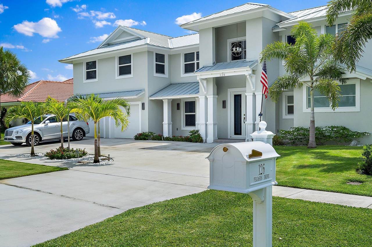 126 Pegasus Drive - Photo 1