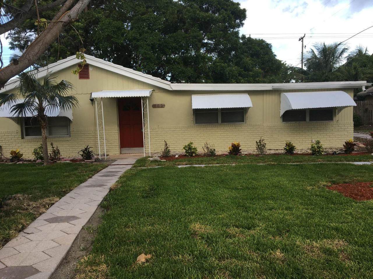 609 7th Court - Photo 1