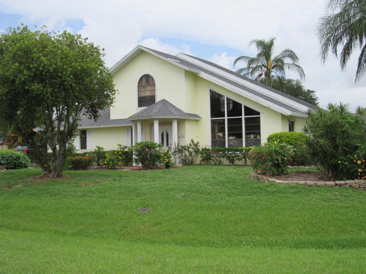 843 Thornhill Drive - Photo 1
