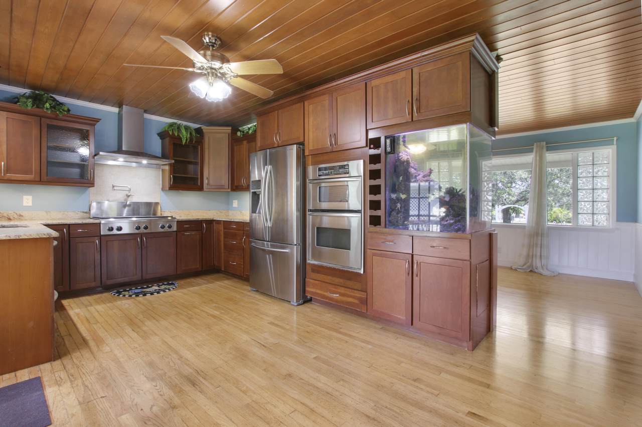 729 Nottingham Boulevard - Photo 1