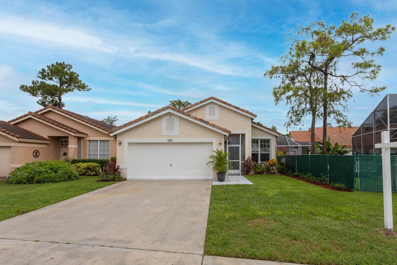 717 Lake Wellington Drive - Photo 1