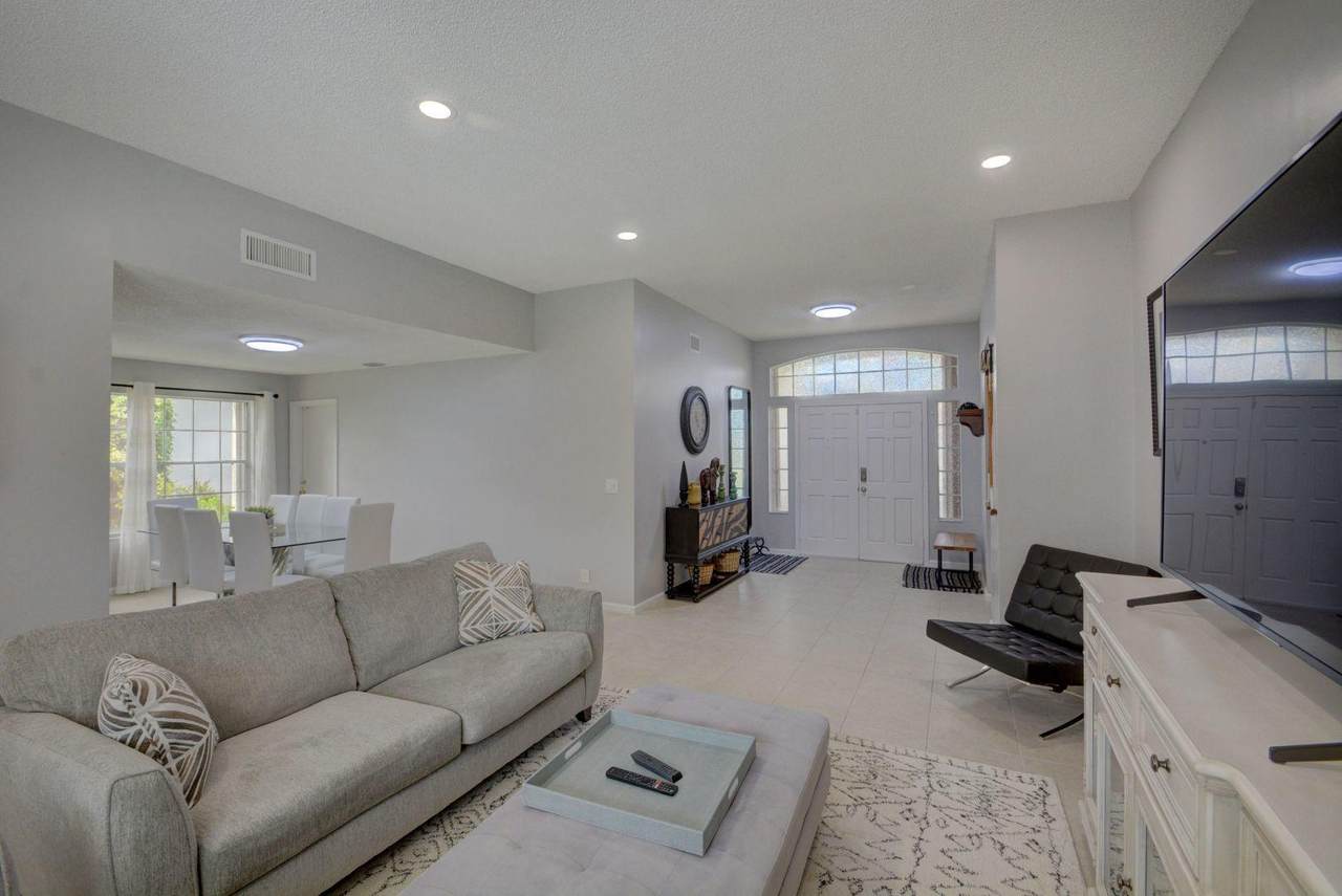 1040 Sweet Briar Place - Photo 1