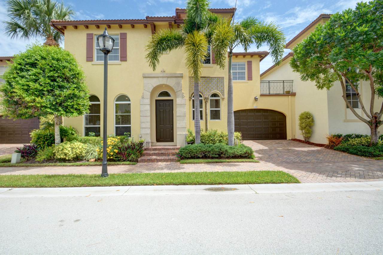 103 Via Poinciana Lane - Photo 1