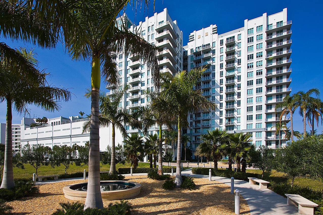 300 Australian Avenue - Photo 1