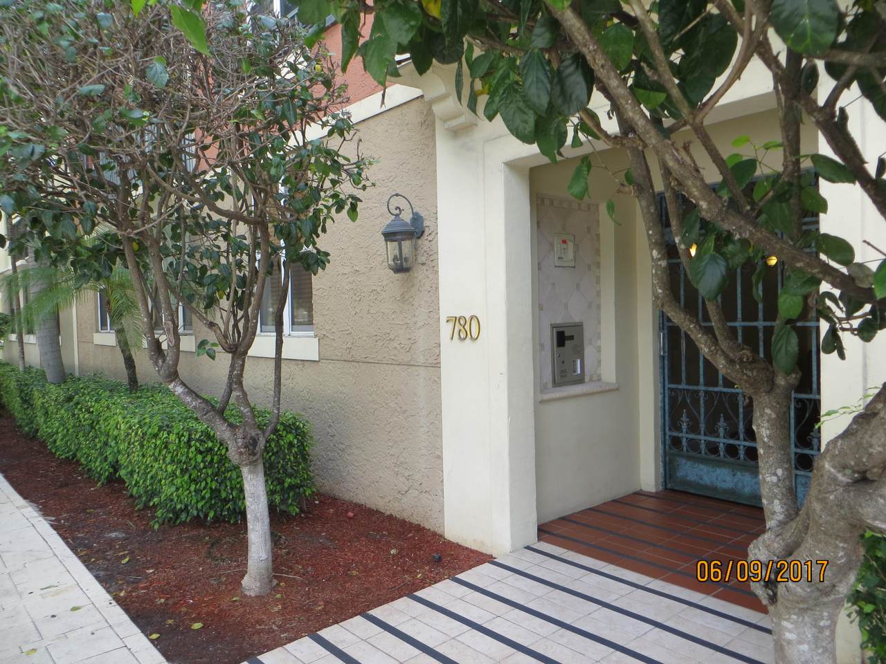 780 Sapodilla Avenue - Photo 1