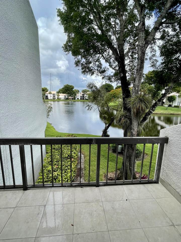 2510 Bridgewood Drive - Photo 1