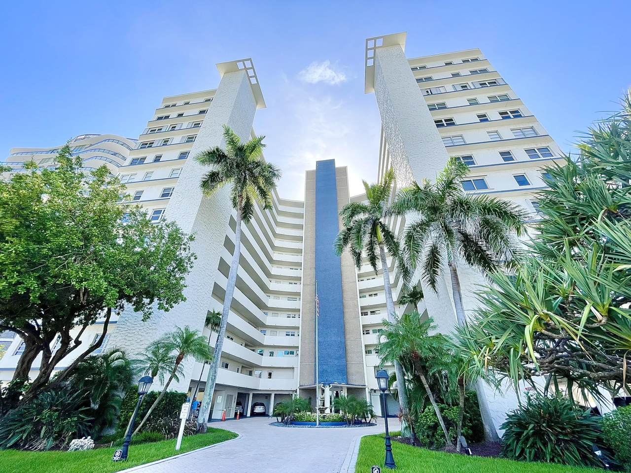 710 Ocean Boulevard - Photo 1