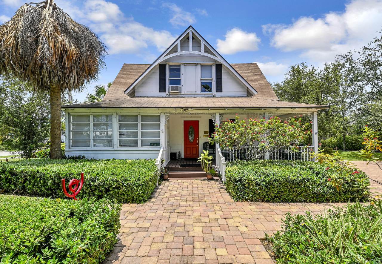 202 Swinton Avenue - Photo 1