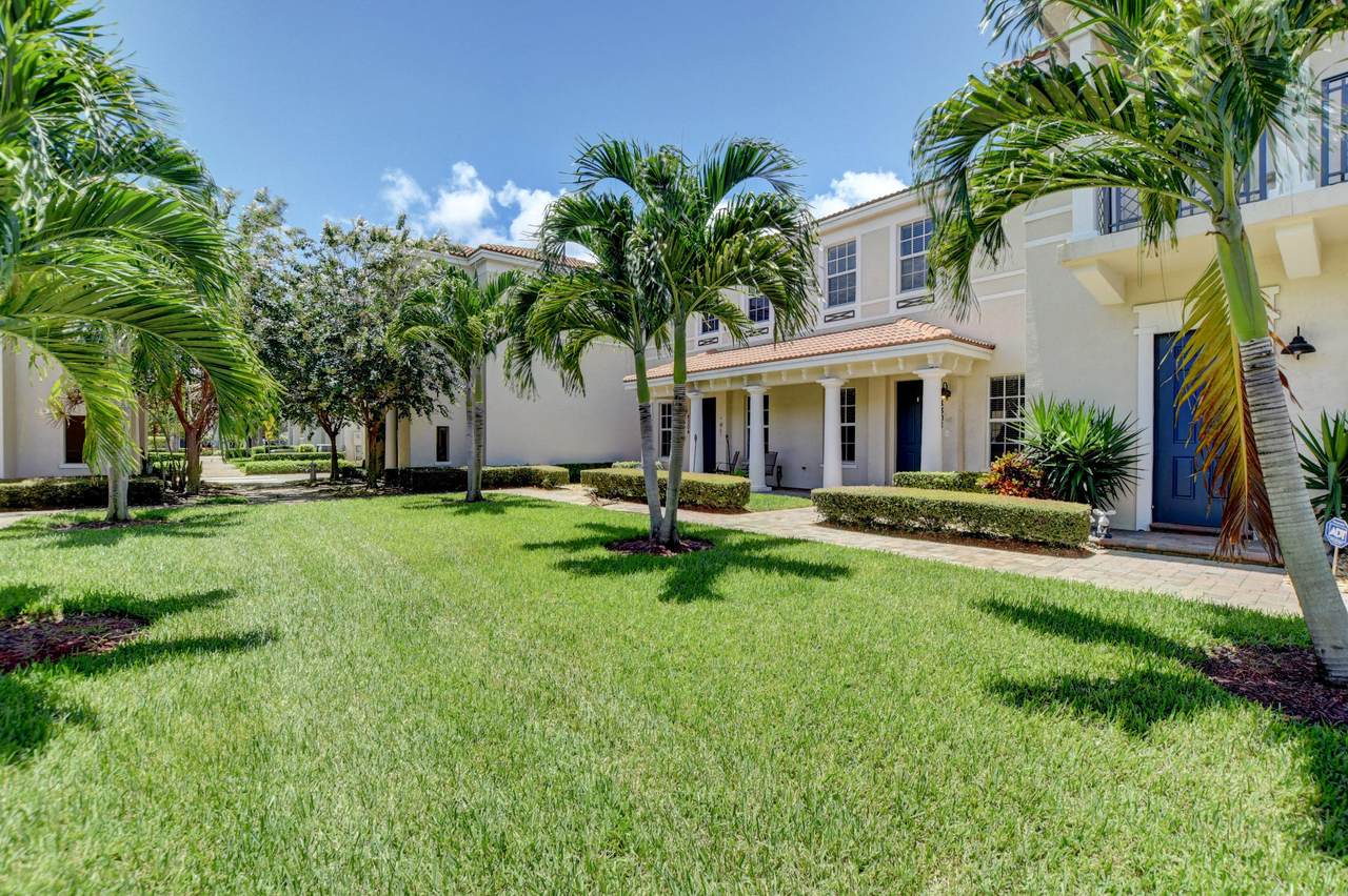 8308 8th Way - Photo 1