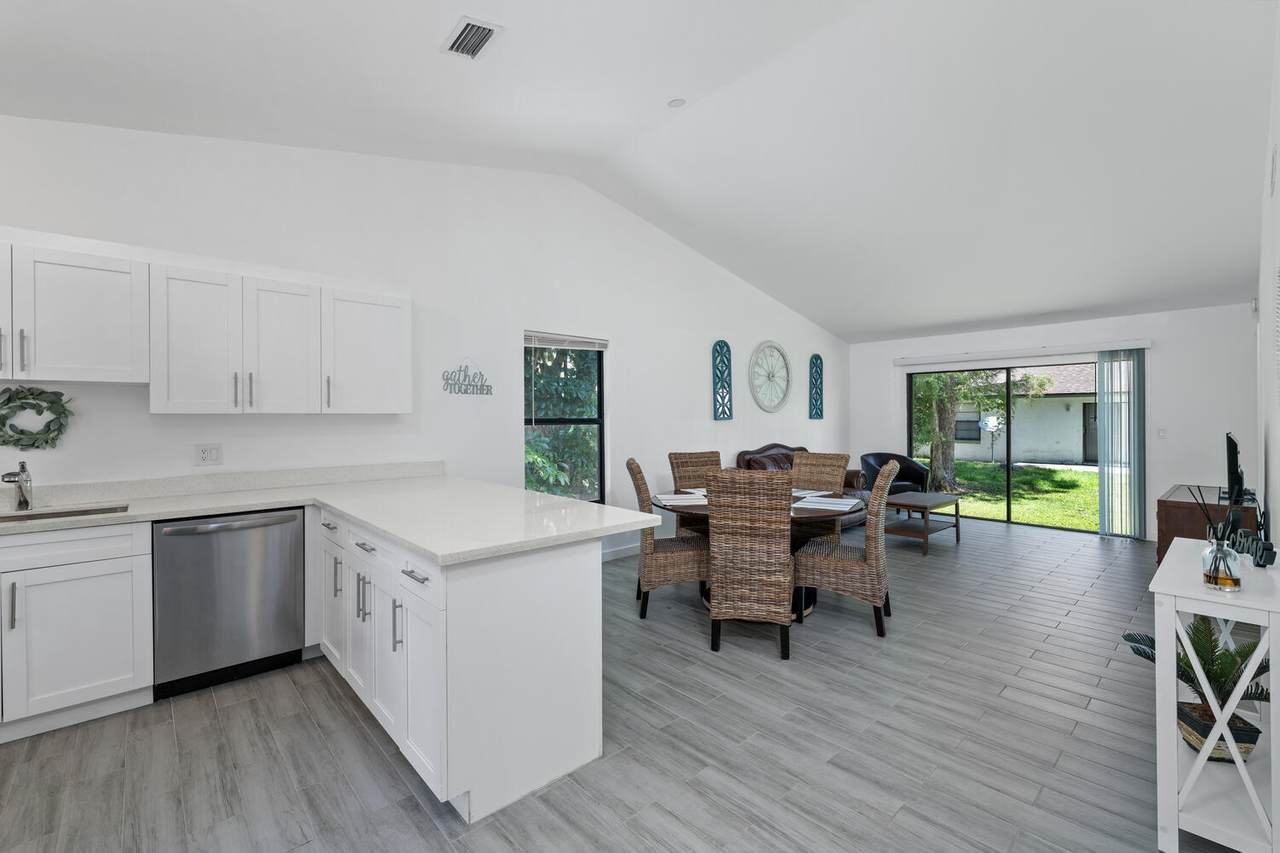 1194 Hyacinth Place - Photo 1