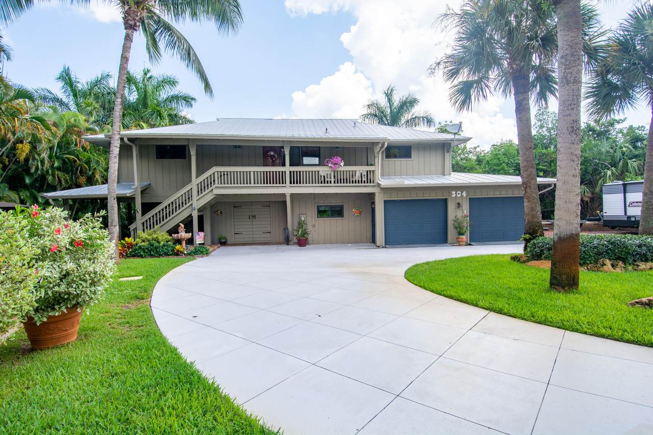 304 Indian Groves Drive - Photo 1