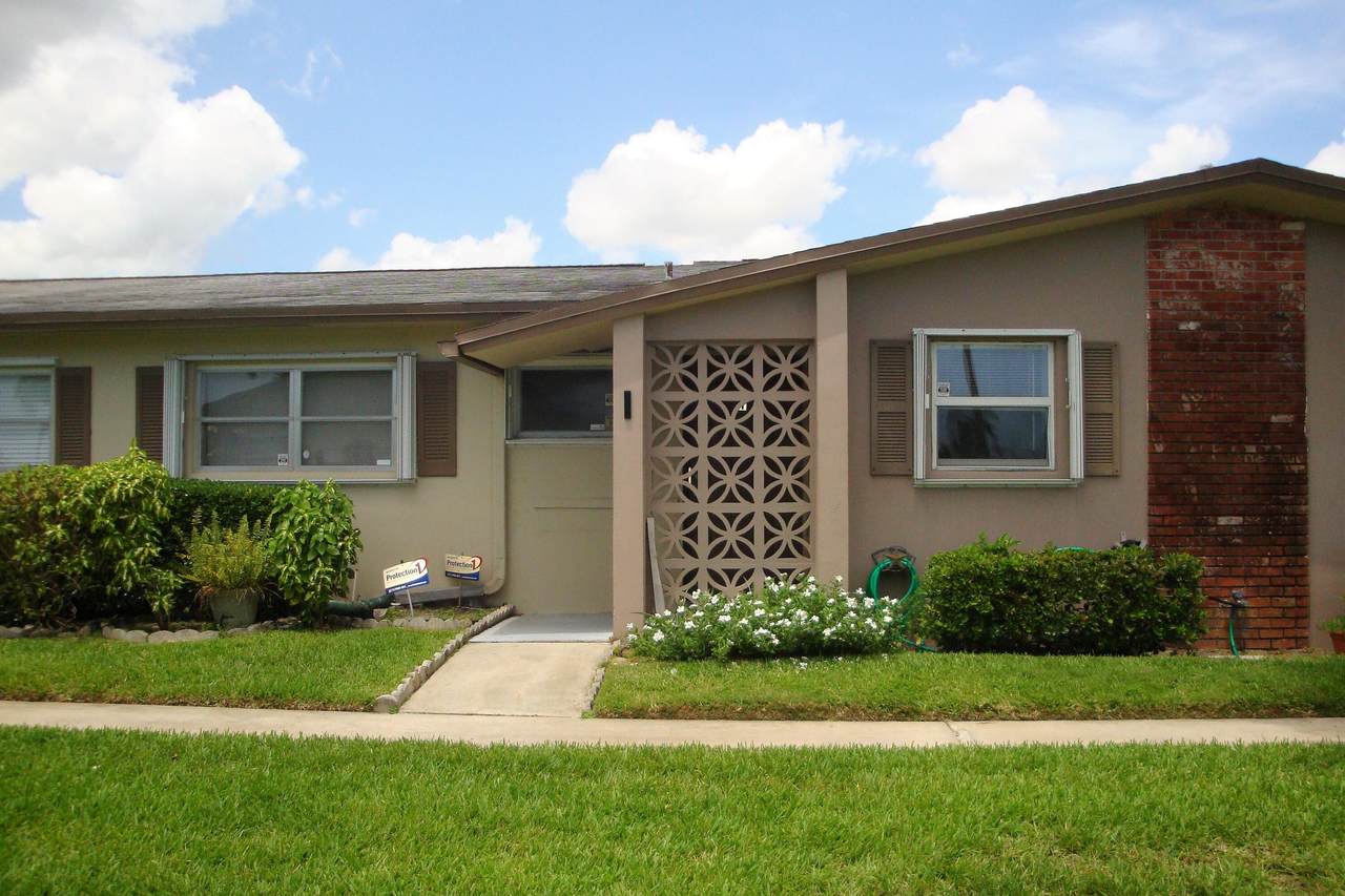 5263 Cresthaven Boulevard - Photo 1