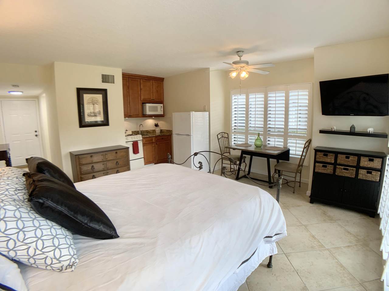 11863 Wimbledon Circle - Photo 1