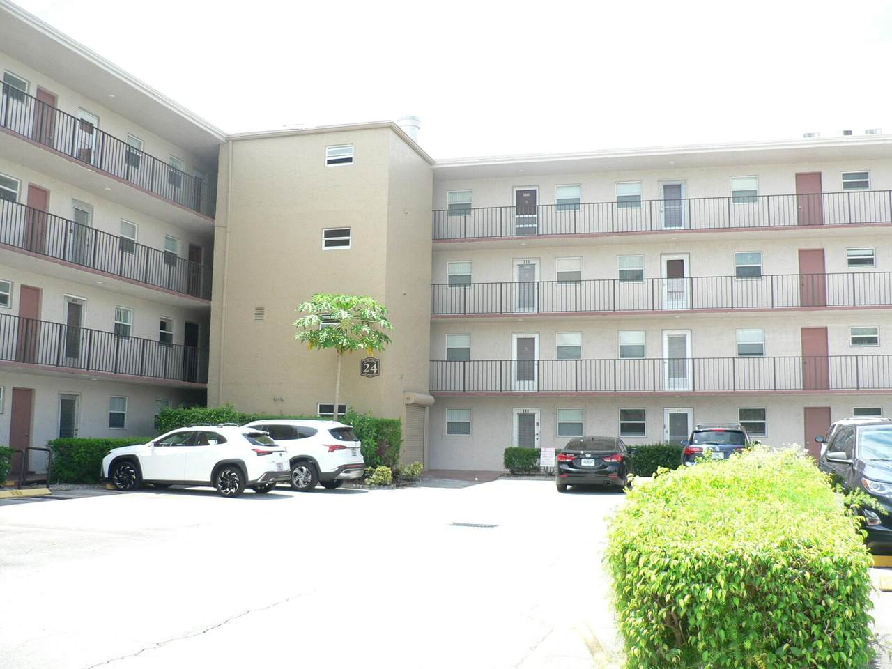 225 Bonnie Boulevard - Photo 1