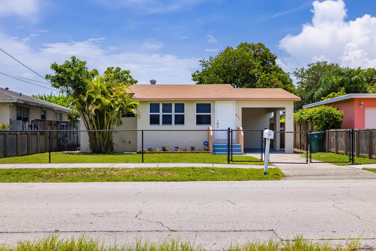 621 1 Street - Photo 1