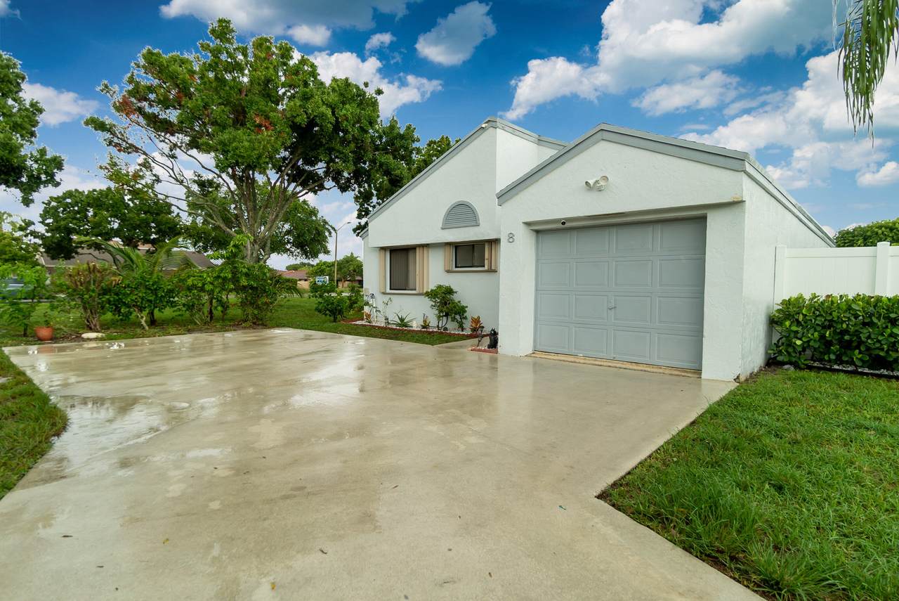 8 Compton Way - Photo 1