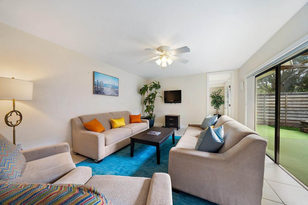 708 7th Terrace - Photo 1