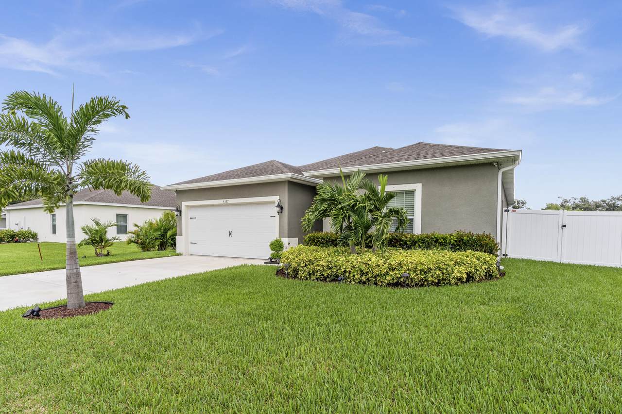 5337 Oakland Lake Circle - Photo 1