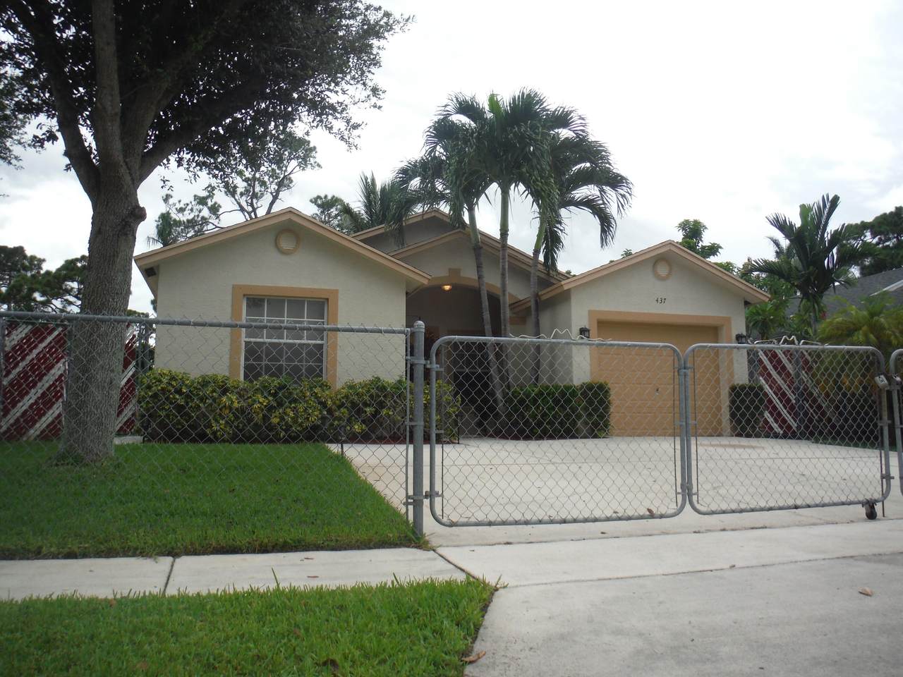437 Broward Avenue - Photo 1