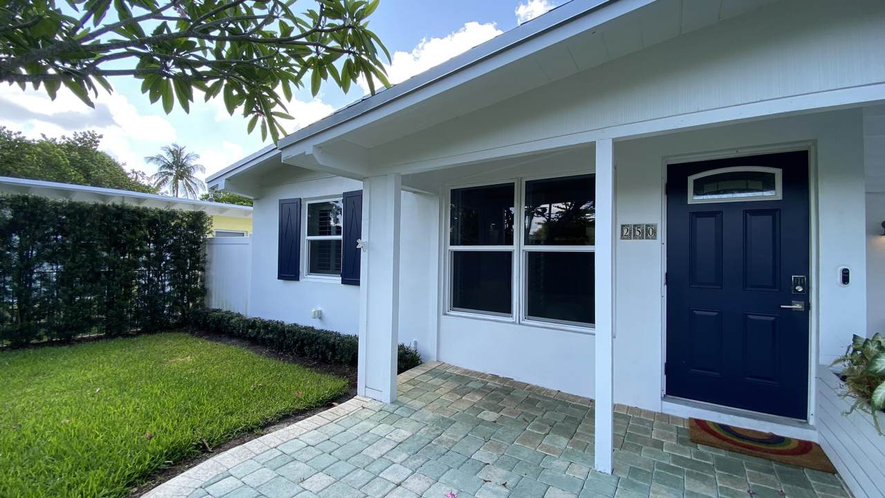 250 10th Street - Photo 1