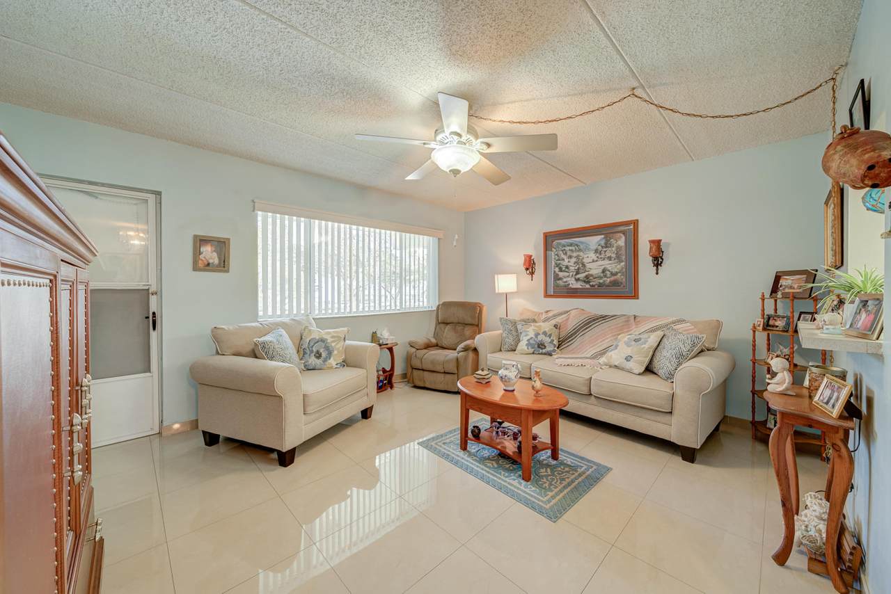 3000 Springdale Boulevard - Photo 1