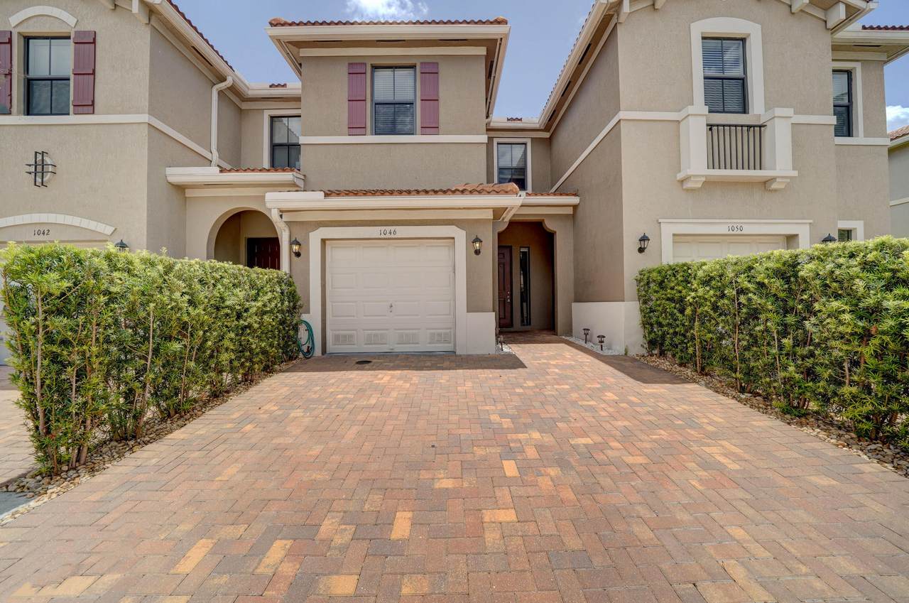 1046 33rd Manor - Photo 1