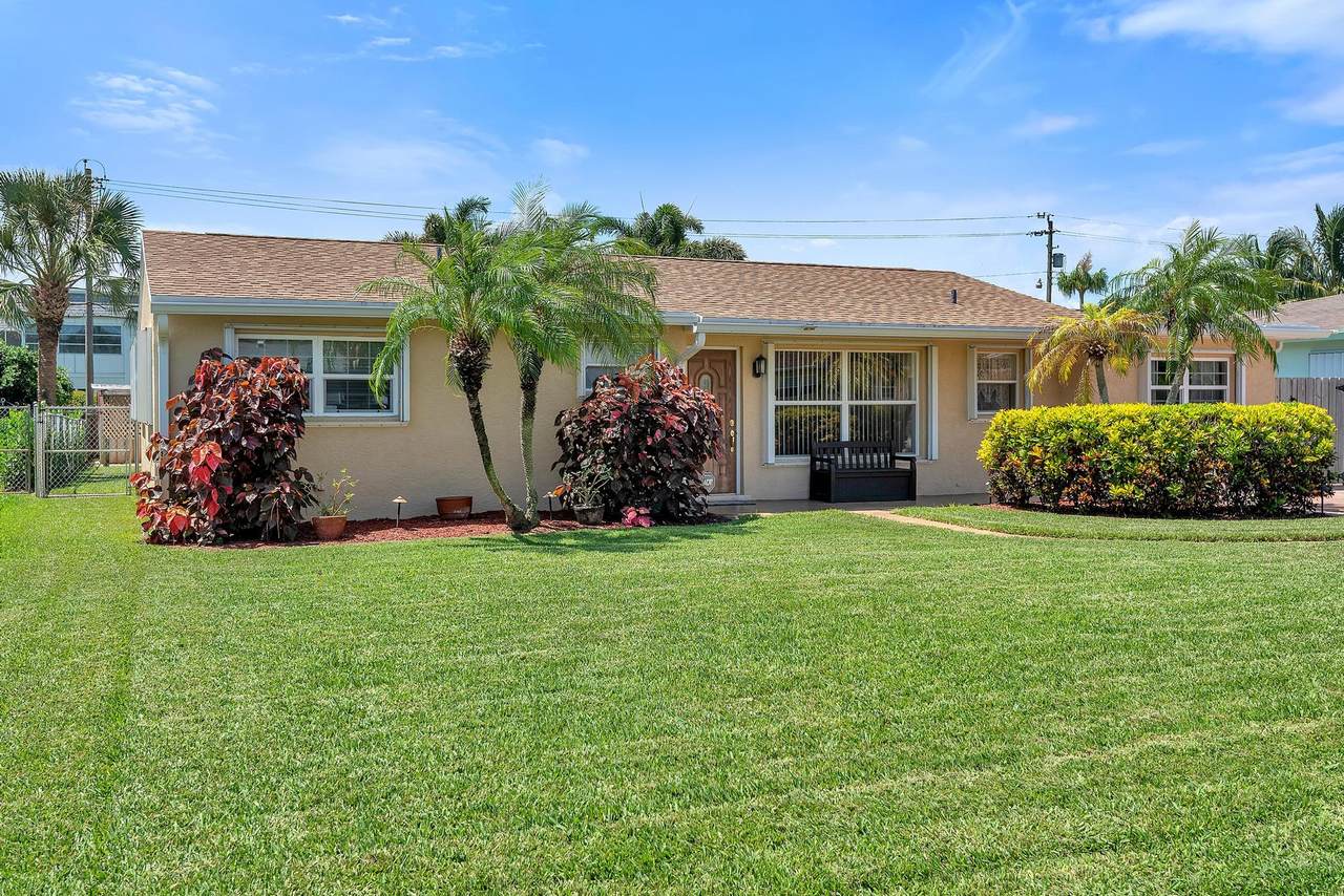 2005 Collier Avenue - Photo 1