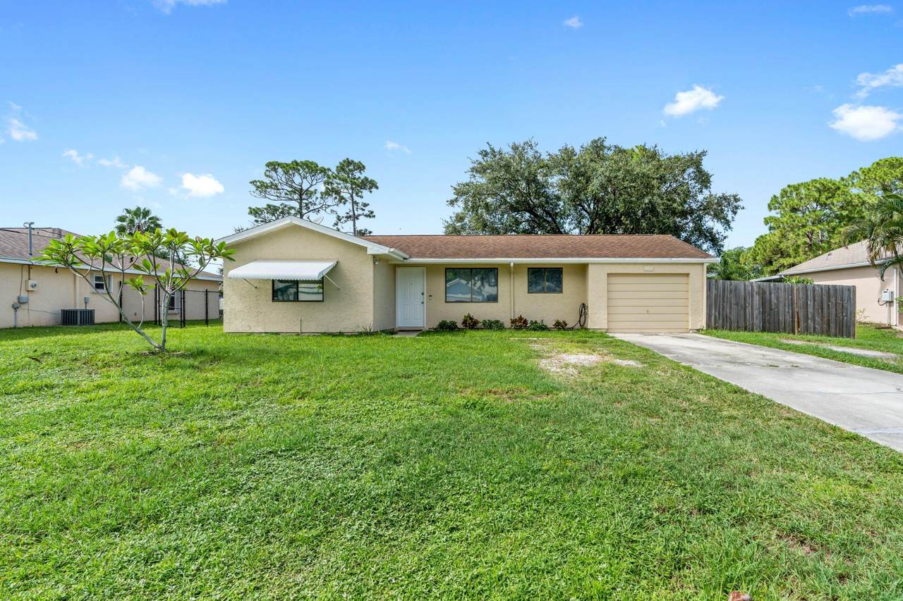 557 Goldcoast Avenue - Photo 1