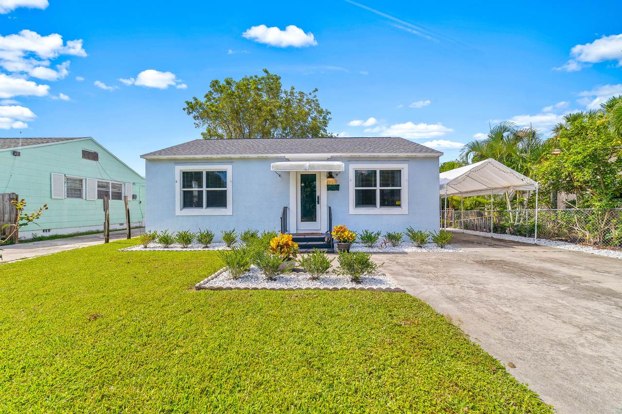 720 Rockland Drive - Photo 1