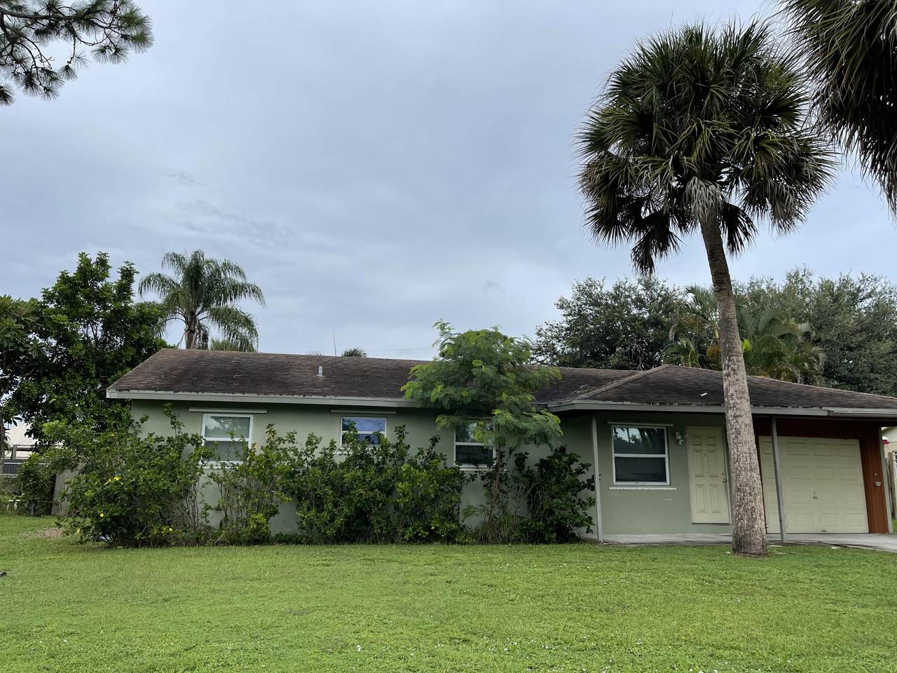 951 Saint George Street - Photo 1